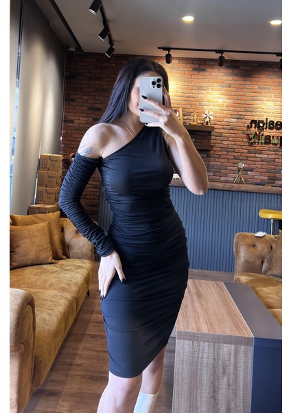 Siyah Sandy Kumaş Tek Omuz Detaylı Büzgülü Elbise fırsatları