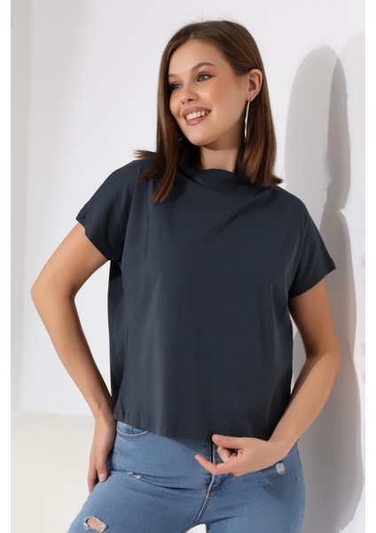 Dik Yaka Pamuklu T-Shirt 19588 Füme fiyatları