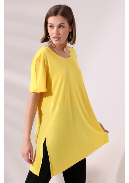 Kolları Katlamalı Yanları Yırtmaçlı Salaş T-Shirt 19598 Açık Sarı fiyatları