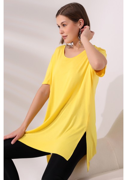 Kolları Katlamalı Yanları Yırtmaçlı Salaş T-Shirt 19598 Açık Sarı modelleri