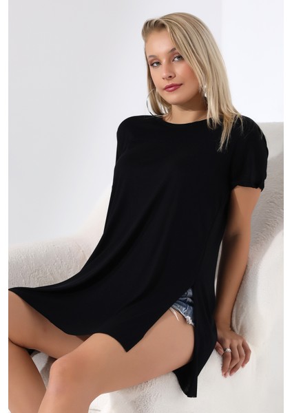 Kolları Katlamalı Yanları Yırtmaçlı Salaş T-Shirt 19598 Siyah modelleri