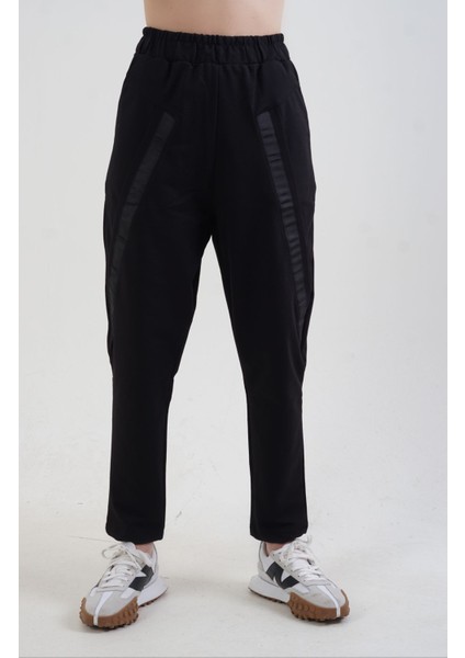 Diagonal Detaylı Jogger Pantolon