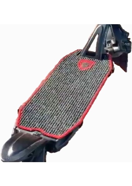Elektrikli Scooter Aksesuar Koruyucu Paspas Kaabo Mantis 8 Uyumlu Kırmızı Kurt Nakış Armalı Kırmızı Kenar Overloklu
