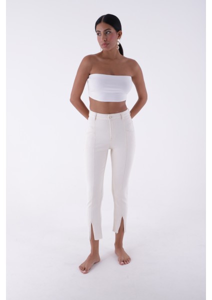 Önü Ekstra Dikişli ve Paçaları Yırtmaçlı Cepli Yüksek Belli Mom Fit Kadın Kot Pantolon Doğal Denim fiyatları