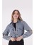 Kolları Bağlantı Detaylı Klasik Yakalı Cepli ve Astarsız Bomber Crop Kadın Kot Ceket Ortamavi Denim 1