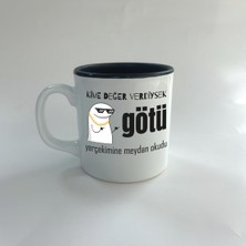 Mor Mürekkep Kime Değer Verdiysek Götü Yerçekimine Meydan Okudu Baskılı Siyah Multi Kupa