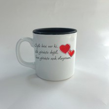 Mor Mürekkep Öyle Biri Var Ki Baskılı Siyah Multi Kupa