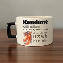 Mor Mürekkep Kendime Pozitif Bir Gün Diliyorum Baskılı Siyah Kulplu C Fincan