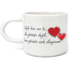 Mor Mürekkep Öyle Biri Var Ki Baskılı Beyaz Kulplu U Kupa