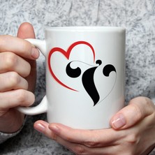 Mor Mürekkep Kalpli V Harf Baskılı Beyaz Kupa