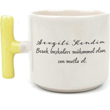 Mor Mürekkep Sevgili Kendim Bırak Başkaları Mükemmel Olsun Baskılı Sarı Kulplu T Kupa