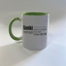 Mor Mürekkep Sanki Herkes Hayatını Yoluna Sokmuşta Baskılı Yeşil Mega Kupa