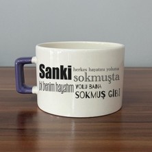 Mor Mürekkep Sanki Herkes Hayatını Yoluna Sokmuşta Baskılı Mor Kulplu C Fincan