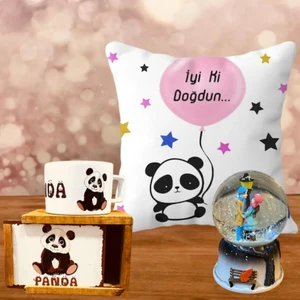 Panda Kutulu Kupa ve Iyi Ki Doğdun Yastık Seti ile Işıklı Kar Küresi Hediye