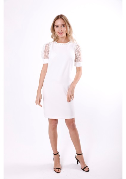 Yakası Kol Evleri Boncuk Işlemeli, Kolları Dantel Detaylı Elbise