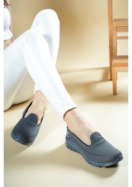 Kadın Vegan Deri Bağcıksız Sneaker – Ortopedik Taban, Koku Önleyici Astar ve Konforlu Düz Taban