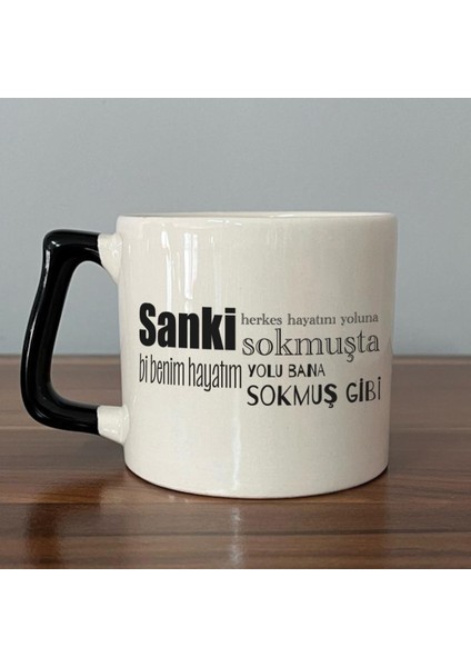 Sanki Herkes Hayatını Yoluna Sokmuşta Baskılı Siyah Kulplu D Kupa