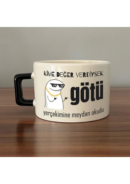 Kime Değer Verdiysek Götü Yerçekimine Meydan Okudu Baskılı Siyah Kulplu C Fincan