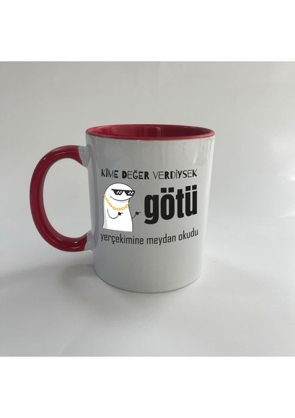 Kime Değer Verdiysek Götü Yerçekimine Meydan Okudu Baskılı Kırmızı Mega Kupa