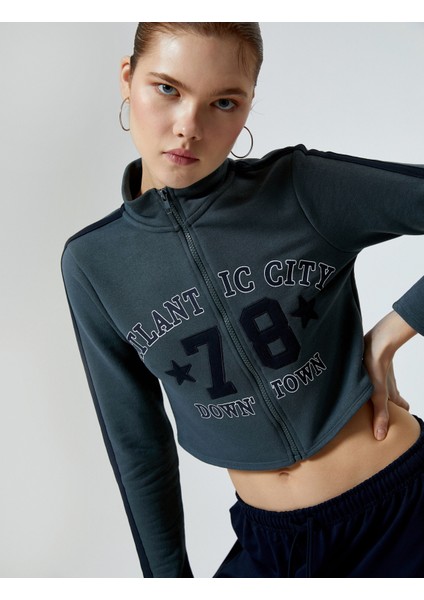 Kolej Crop Sweatshirt Fermuarlı Dik Yaka Baskılı