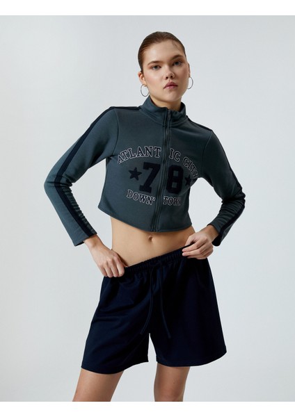 Kolej Crop Sweatshirt Fermuarlı Dik Yaka Baskılı