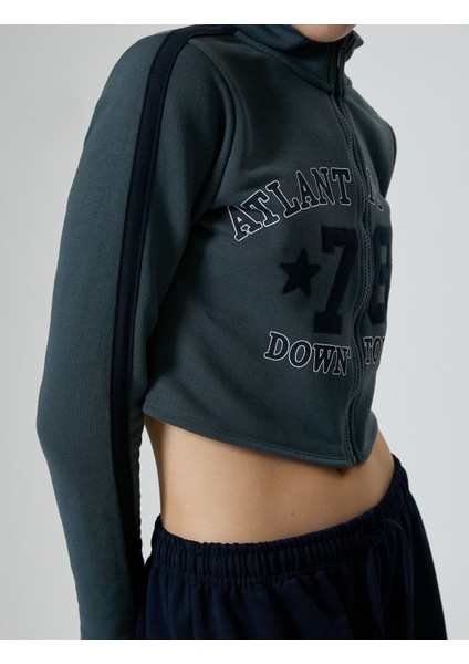 Kolej Crop Sweatshirt Fermuarlı Dik Yaka Baskılı