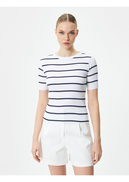 Kısa Kollu Kazak Triko Bisiklet Yaka Jakarlı Dokulu modelleri