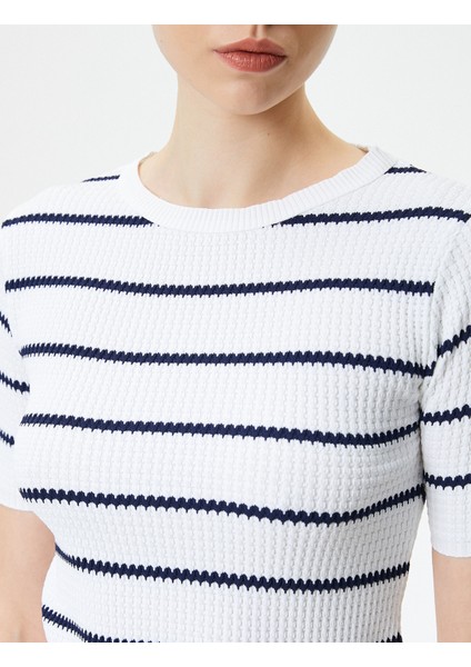 Kısa Kollu Kazak Triko Bisiklet Yaka Jakarlı Dokulu indirimleri