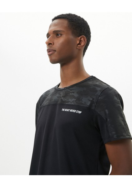 Spor T-Shirt Kamuflaj Detaylı Slogan Baskılı Bisiklet Yaka fiyatları