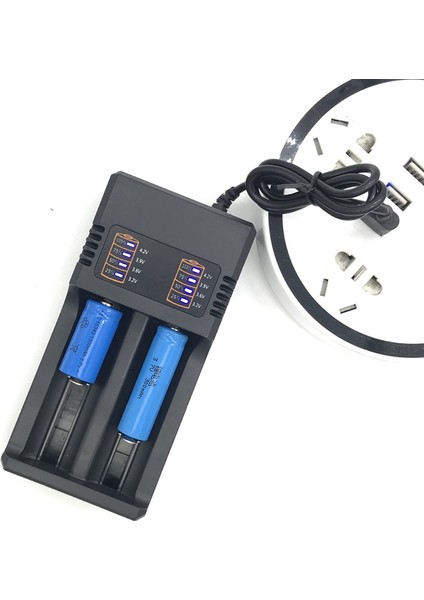 2 Yuvalı Akıllı 18650 Şarj Cihazı Lityum Pil Şarj Cihazı Evrensel Pil USB Şarj Aleti Şarj Edilebilir Pil Için Akıllı Şarj Cihazı (Yurt Dışından)