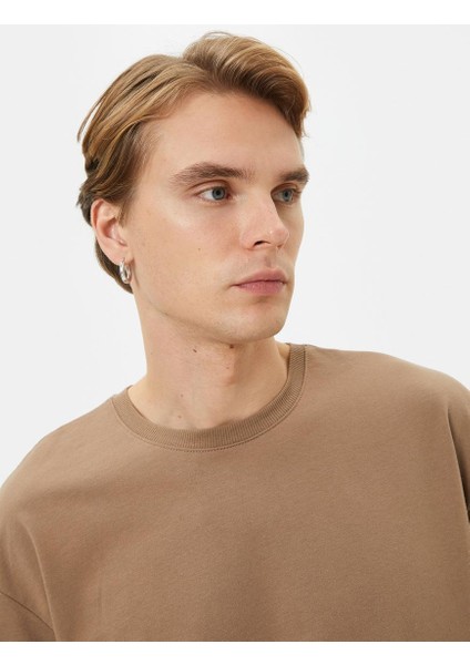 Basic Tişört Bisiklet Yaka Düşük Omuzlu Kısa Kollu Pamuklu modelleri