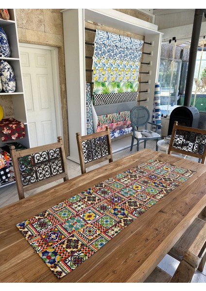 Kare Etnik Motif Desenli Runner