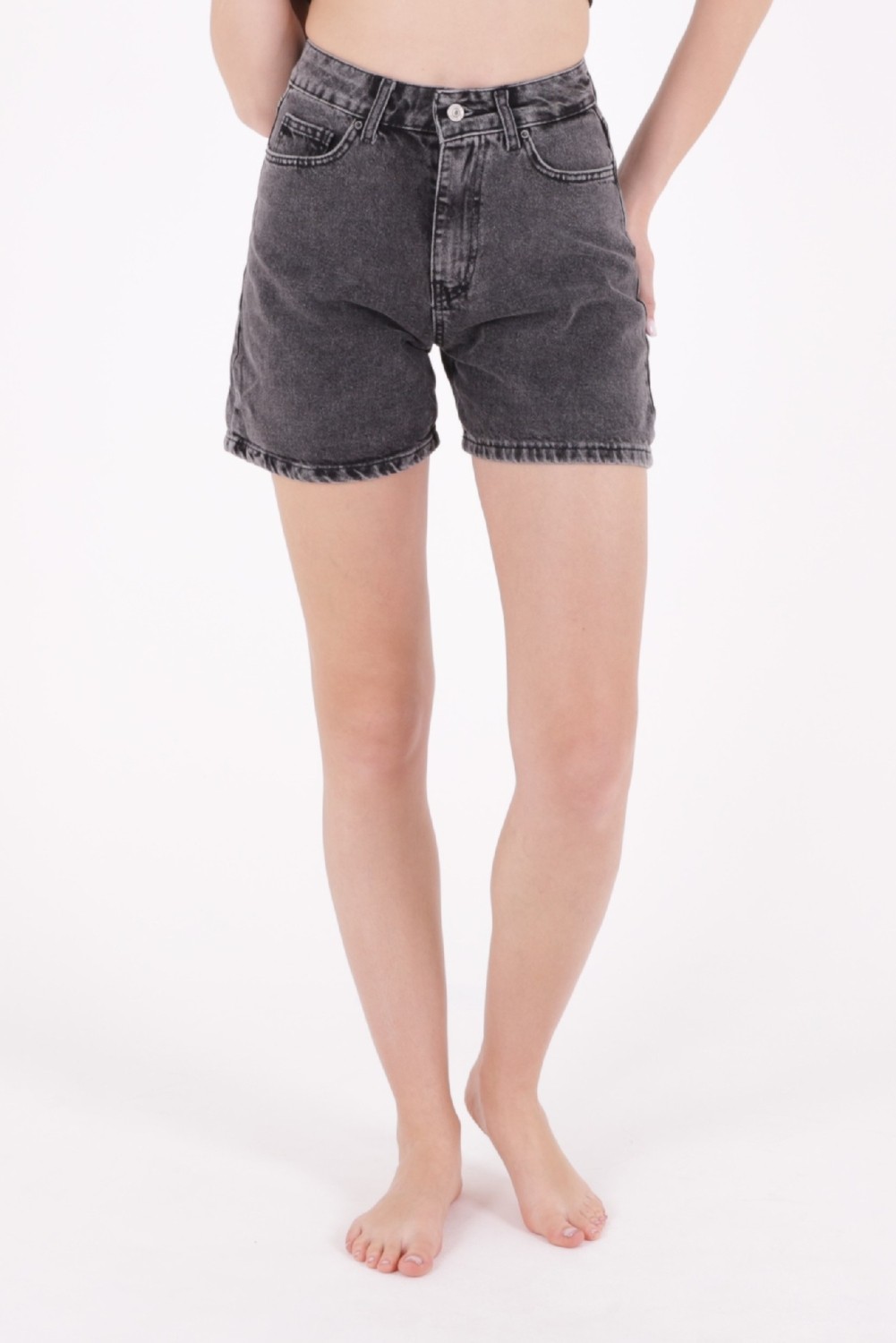 Richmost Paçaları Çift Katlı Cepli ve Astarsız Mom Fit Kadın Kısa Kot Şort Kar Antrasit Denim görsel 6