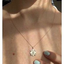 By Milo Jewellery 14 Ayar Altın Çiçek Tasarım Kolye