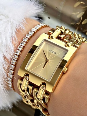 Guess GUW1117L2 Kadın Kol Saati 3 ATM Suya Dayanıklı Altın Çelik Kasa 36 mm Dikdörtgen Tasarım