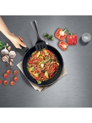 Tefal Titanyum 28 cm Siyah Derin Tava XL Force Wok PFOA İçermeyen 1 Parça Makinede Yıkanabilir