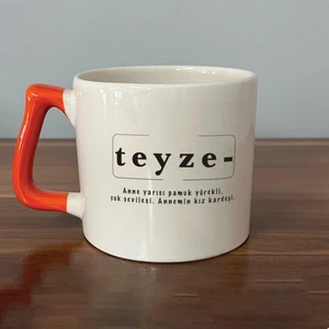 Mor Mürekkep Teyze Baskılı Turuncu Kulplu D Kupa