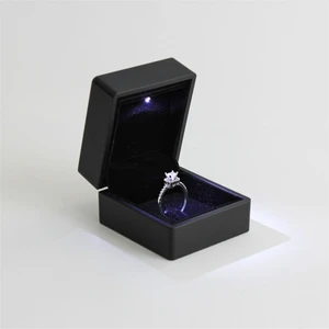 Özer Kutu Işıklı Yüzük & Alyans Kutusu Siyah