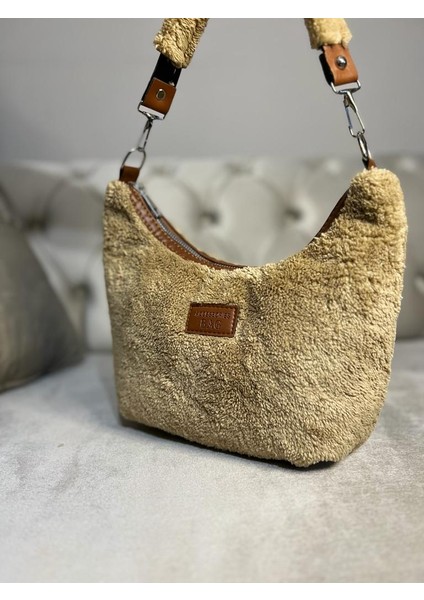 Shop KADIN OMUZ ÇANTASI PELUŞ BAGET