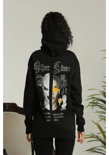 Kadın Sırt Baskılı Oversize Üç Iplik Kapüşonlu Sweatshirt - Siyah