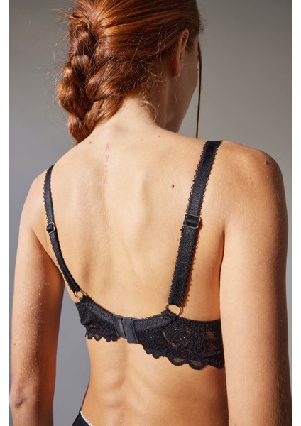 Kadın Dantelli Toparlayıcı Sütyen fırsatları