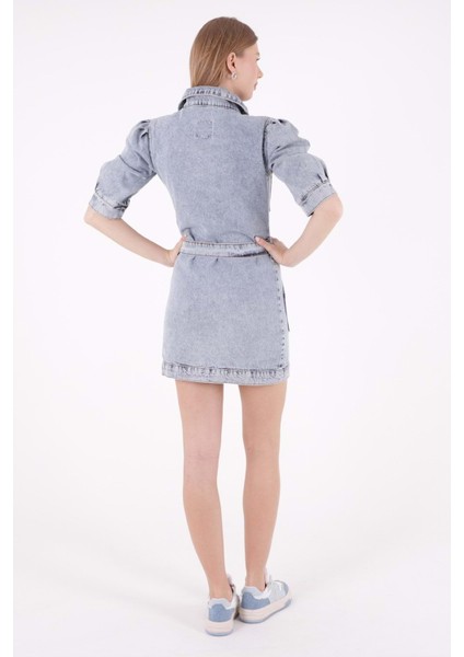 Balon Kollu ve Kuşak Detaylı Düğmeli Rahat/relaxed Kısa Kollu Kadın Kot Elbise Kar Açık Mavi Denim modelleri