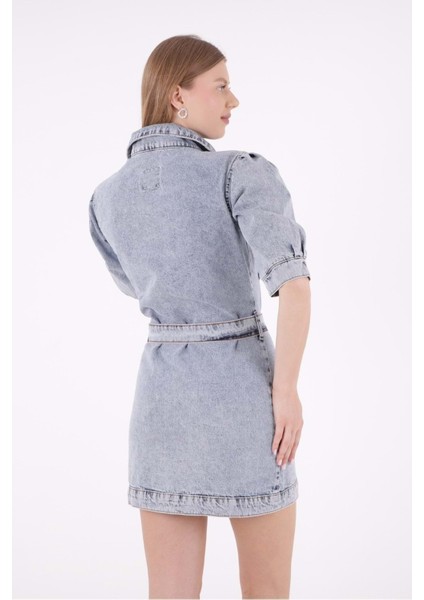 Balon Kollu ve Kuşak Detaylı Düğmeli Rahat/relaxed Kısa Kollu Kadın Kot Elbise Kar Açık Mavi Denim indirimleri