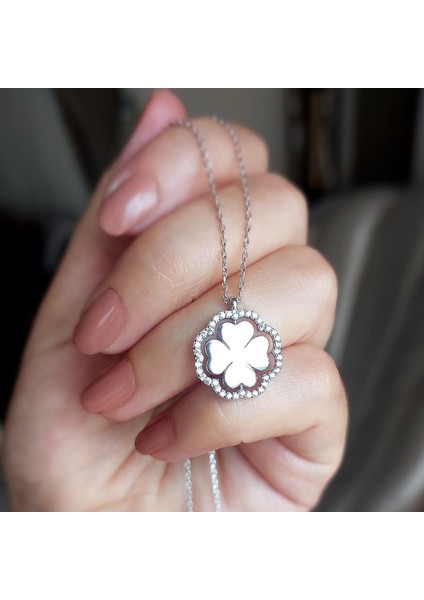 925 Ayar Gümüş Rodyum Kaplama Dönen Yonca Kolye modelleri