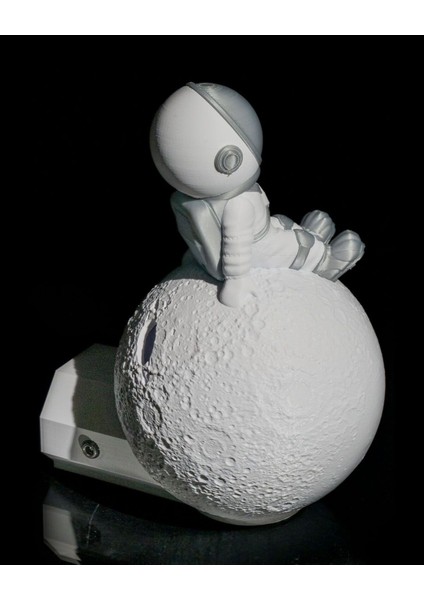 Uzayda Astronot Lamba Ay Yüzeyinde Astronot Duvar Lambası Büyük Boy 23CM