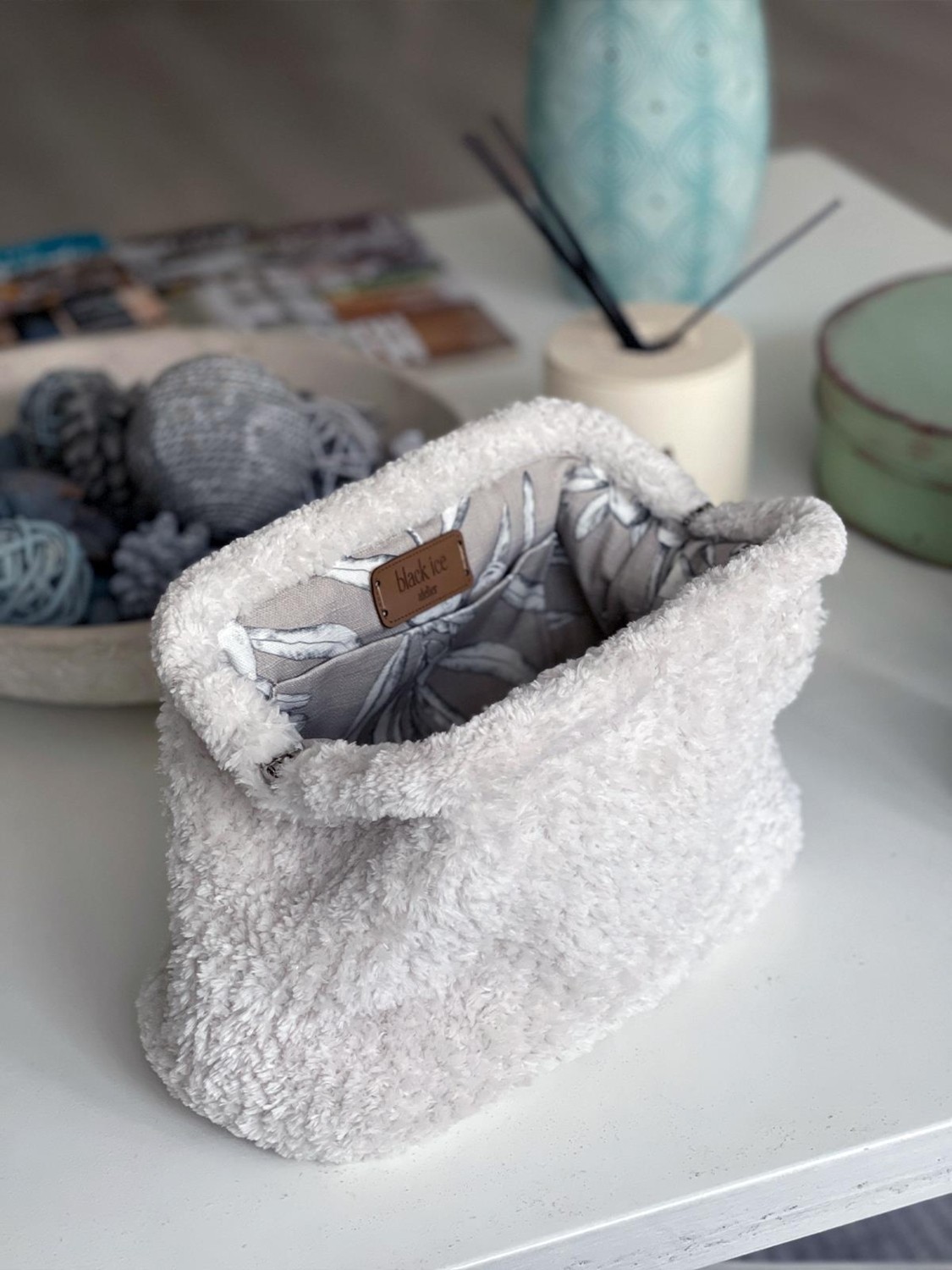 black ice ateiler El Yapımı Kırık Beyaz Teddy Yün Örgü El Çantası görsel 3