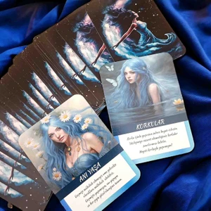 Fırsatlar Diyarı Mavi Saçlı Kız'dan Evrenden Mesajlar Oracle Tarot Kartları