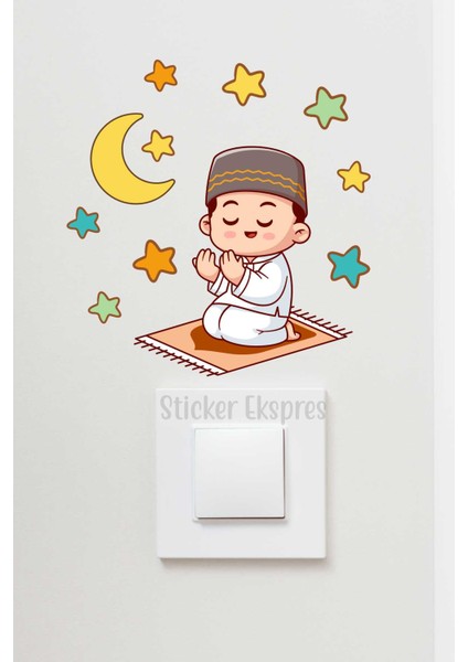 Sticker Ekspres Namaz Kılan Erkek Çocuk Hilal ve Yıldızlar R4 Ramazan Priz Üstü Sticker