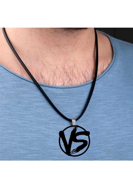 Vs Rakip Dövüş Ikili Karşılaşma Kolye Versus Siyah Akrilik Çap 5cm Deri Kayış indirimleri