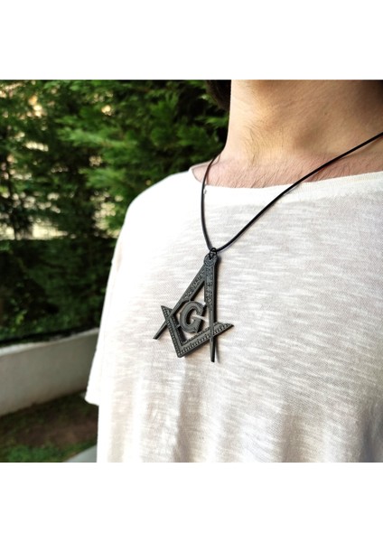 Mason Masonic Harf G Gönye V Pergel Büyük Boy 7cm Siyah Akrilik Kolye Ucu Deri Kayış